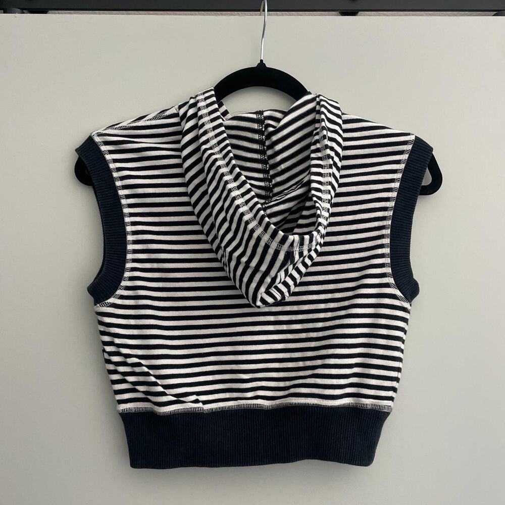 Striped Crop Top - Picture 3 of 5
